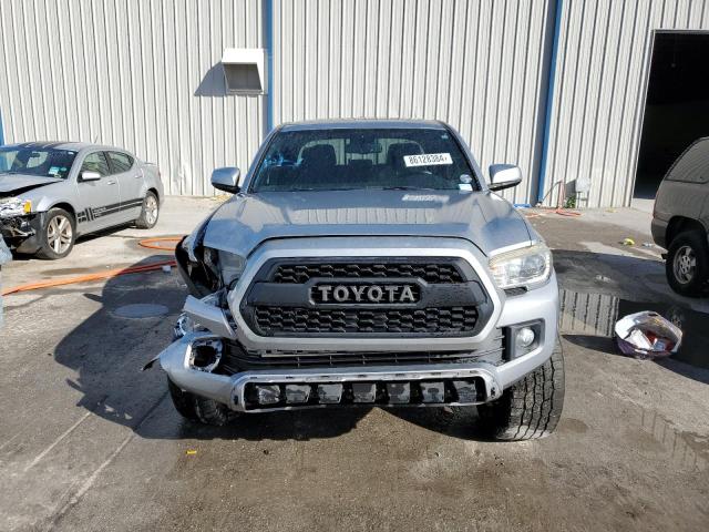  TOYOTA TACOMA 2017 Srebrny