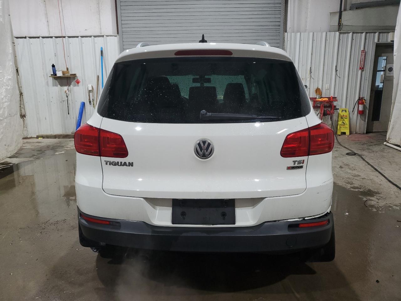 2017 Volkswagen Tiguan - Image 6