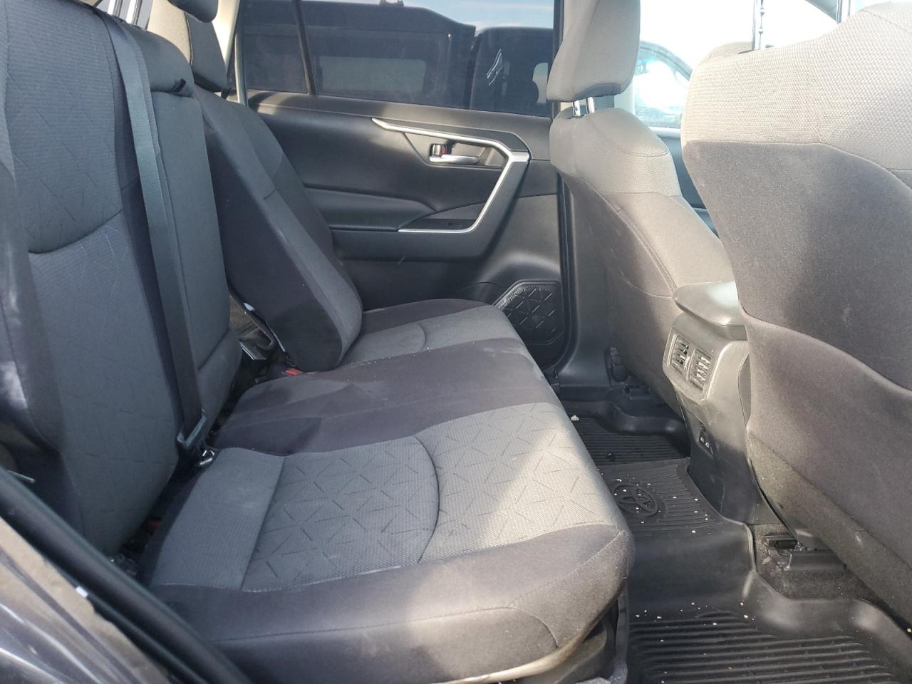 2024 Toyota RAV 4 - Image 10