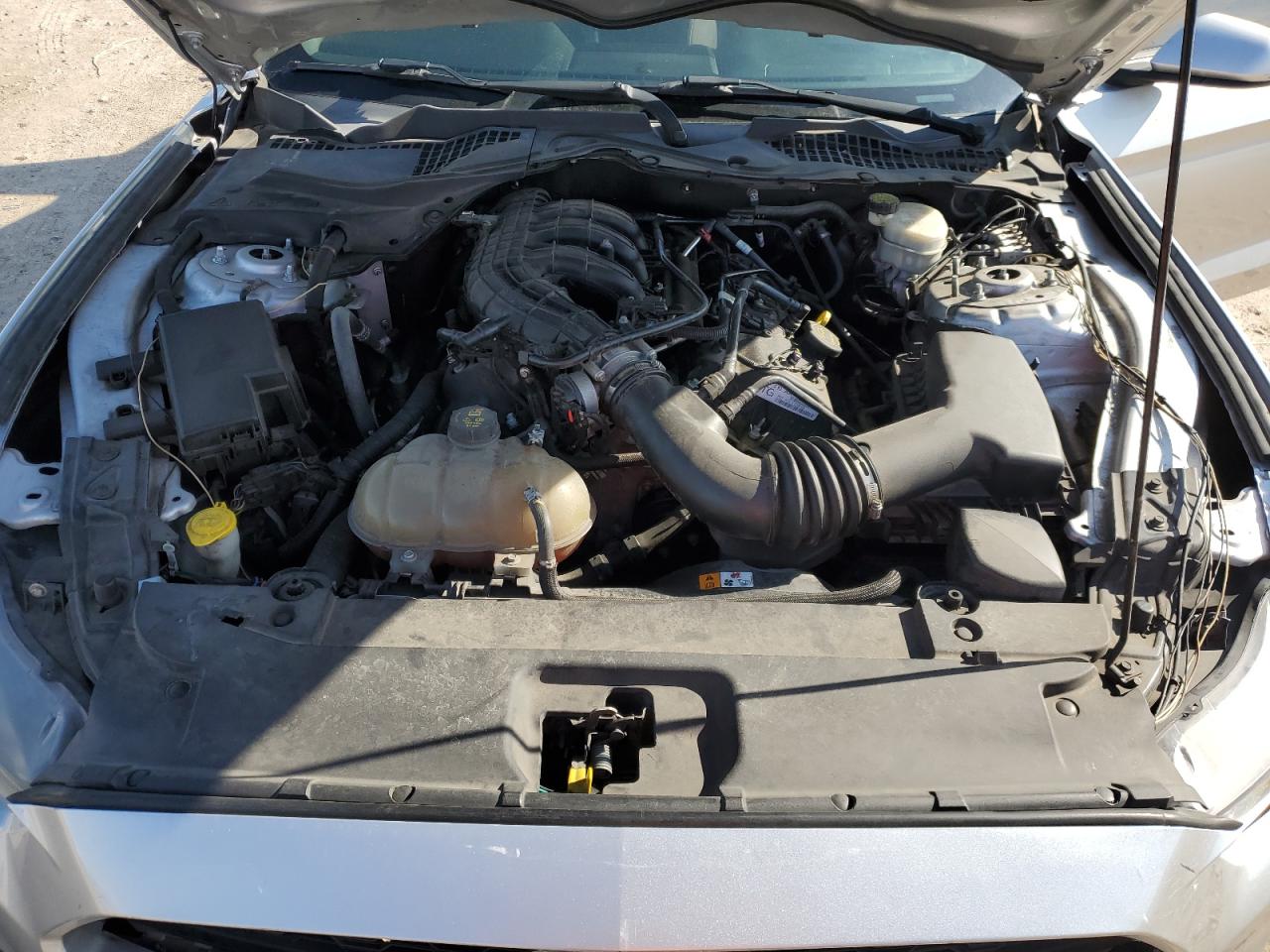 2016 Ford Mustang - Image 12