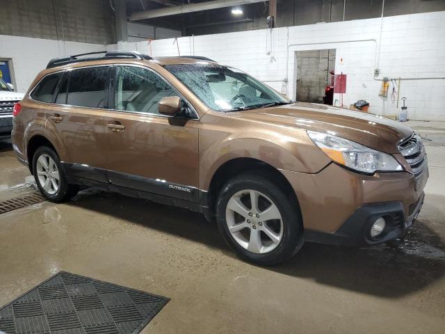  SUBARU OUTBACK 2013 Золотой