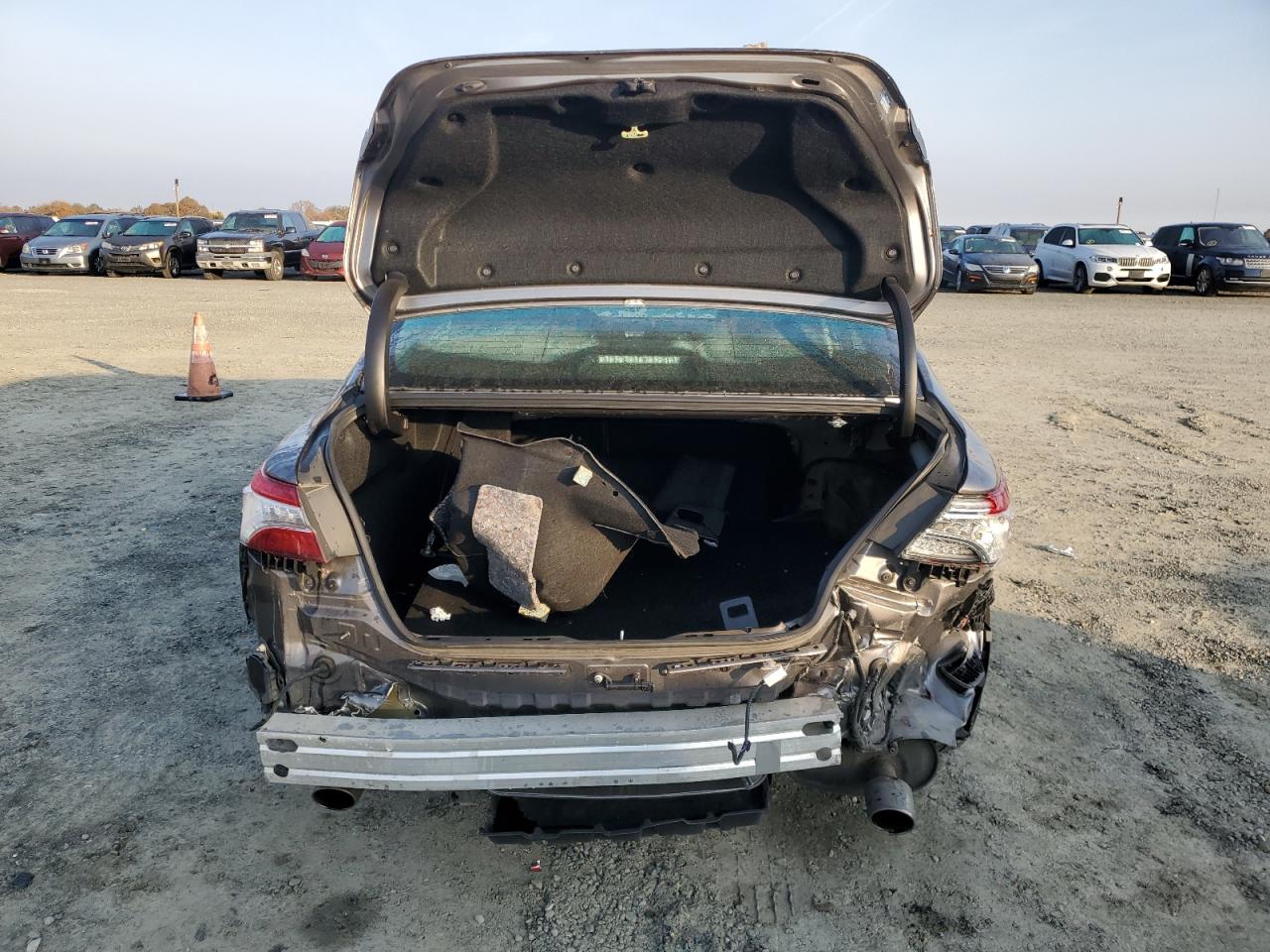 VIN 4T1BZ1HK7JU009942 2018 TOYOTA CAMRY no.6