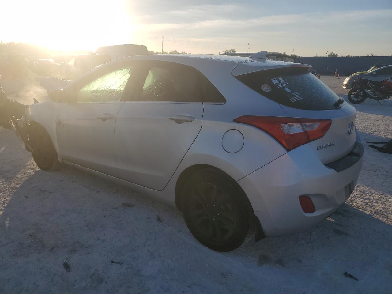 2013 Hyundai Elantra - Image 2