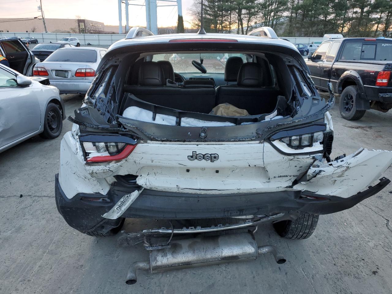 2019 Jeep Grand Cherokee - Image 6