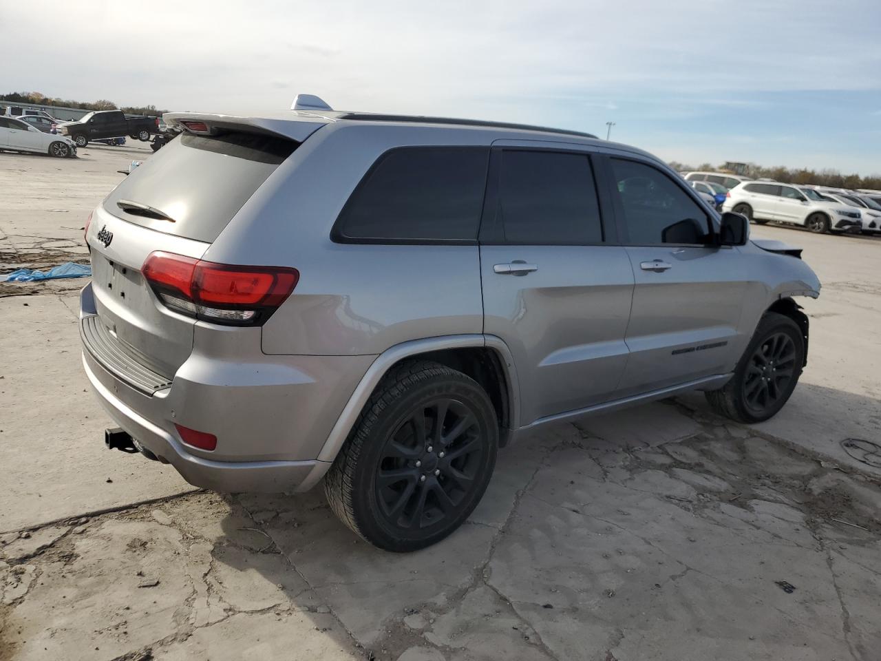 2019 Jeep Grand Cherokee - Image 3