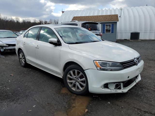 Sedans VOLKSWAGEN JETTA 2013 White