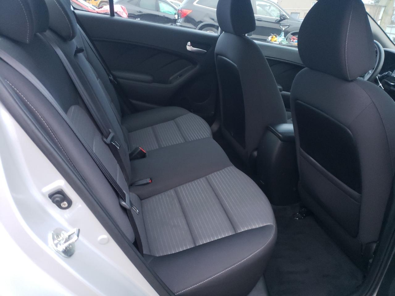 2017 Kia Forte - Image 10