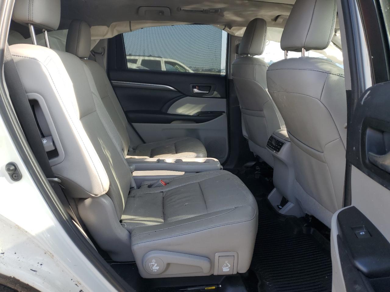 5TDDZRFH0KS997672 TOYOTA HIGHLANDER 2019