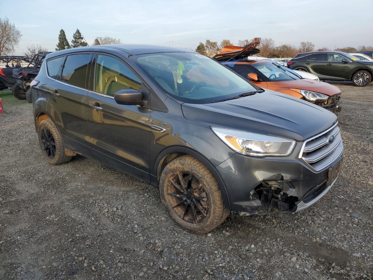 VIN 1FMCU9GD5HUC27232 2017 FORD ESCAPE no.4