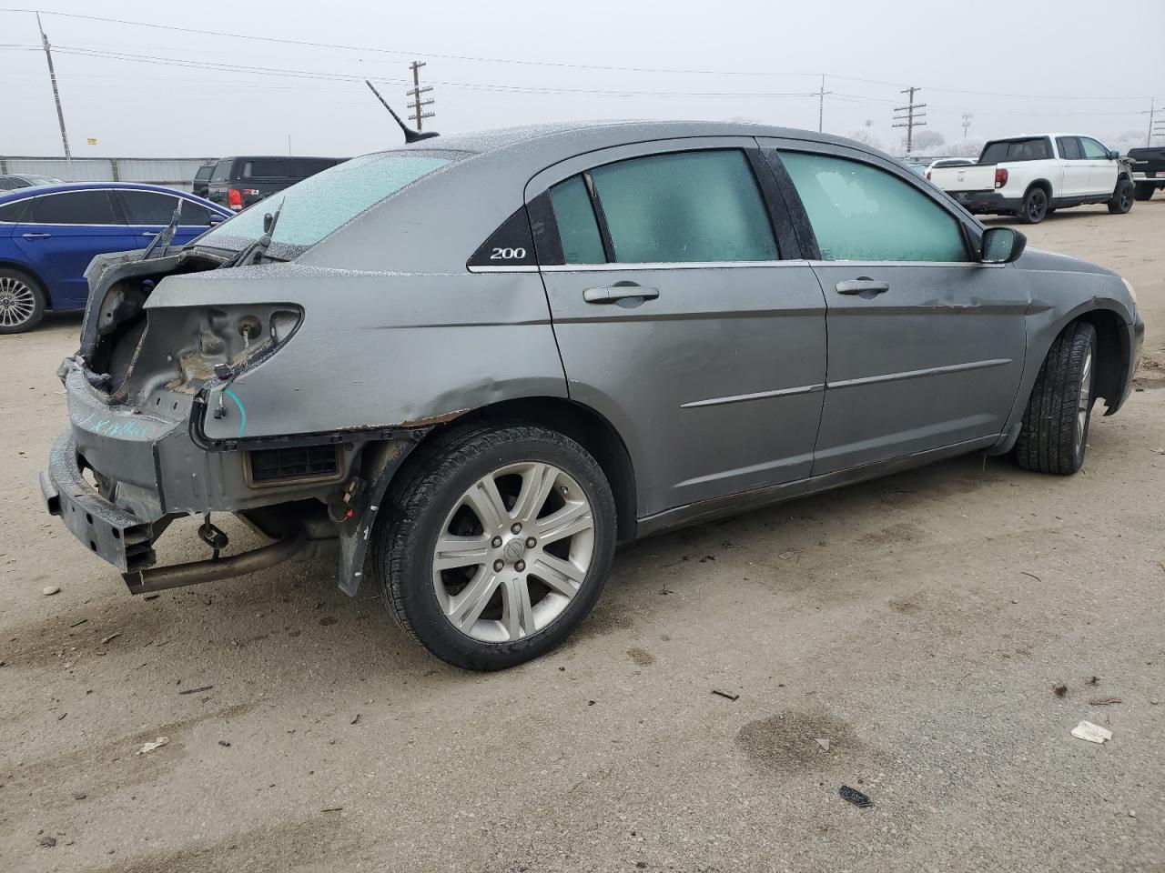 2013 Chrysler 200 - Image 3