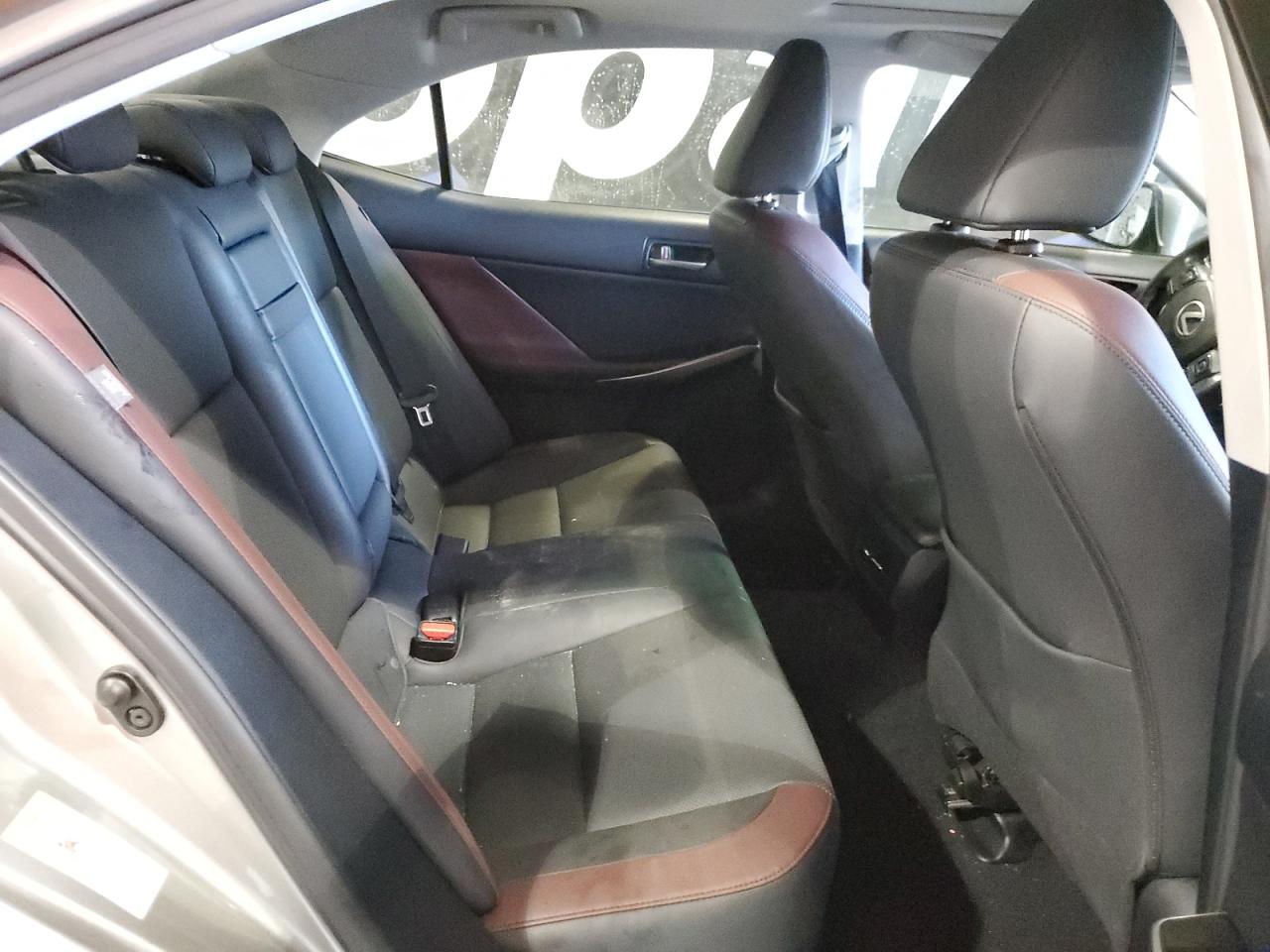 2017 Lexus IS - Image 11