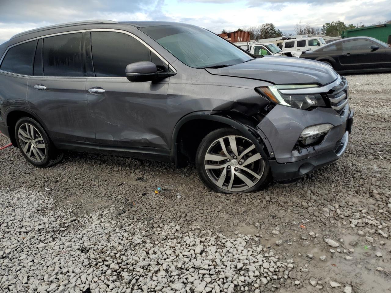 5FNYF6H07HB002060 HONDA PILOT 2017