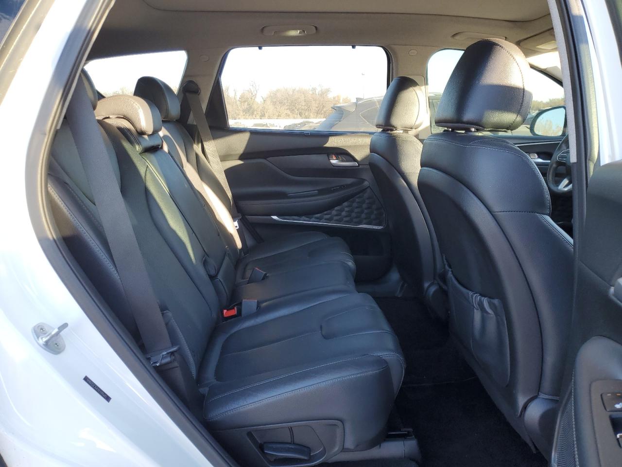 2019 Hyundai Santa Fe - Image 12