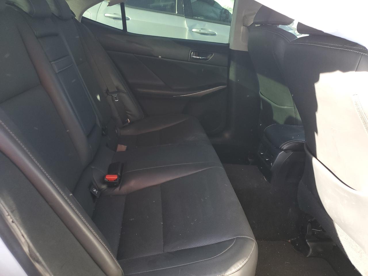 2015 Lexus IS - Image 10