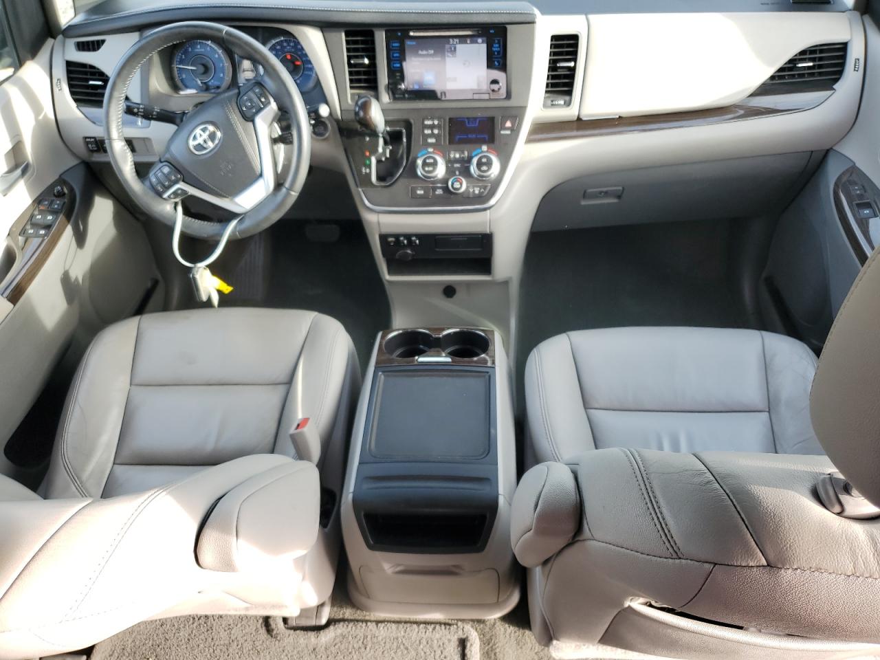 2015 Toyota Sienna - Image 8