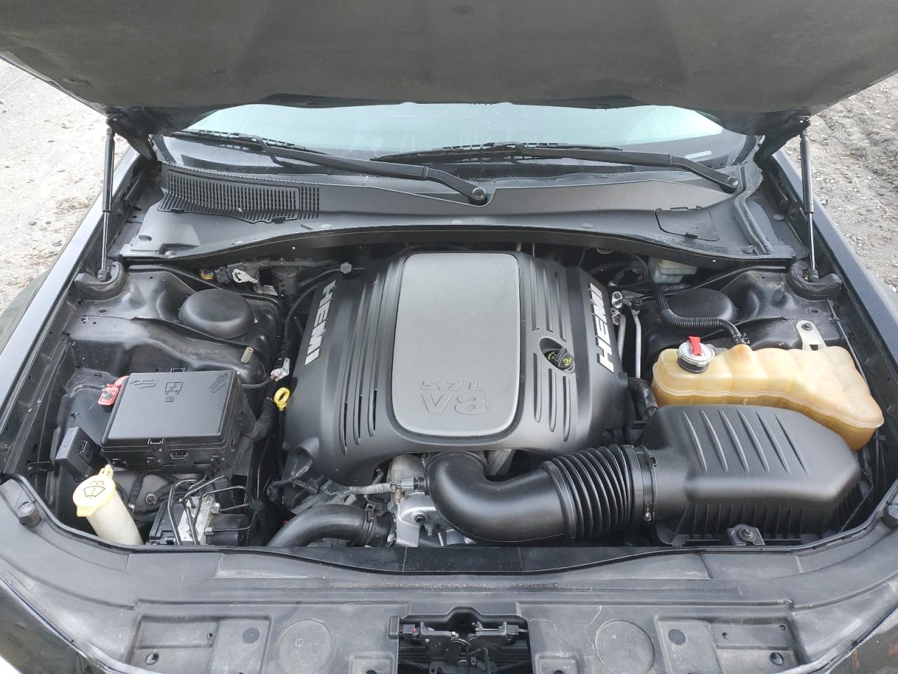 2012 Chrysler 300 - Image 11