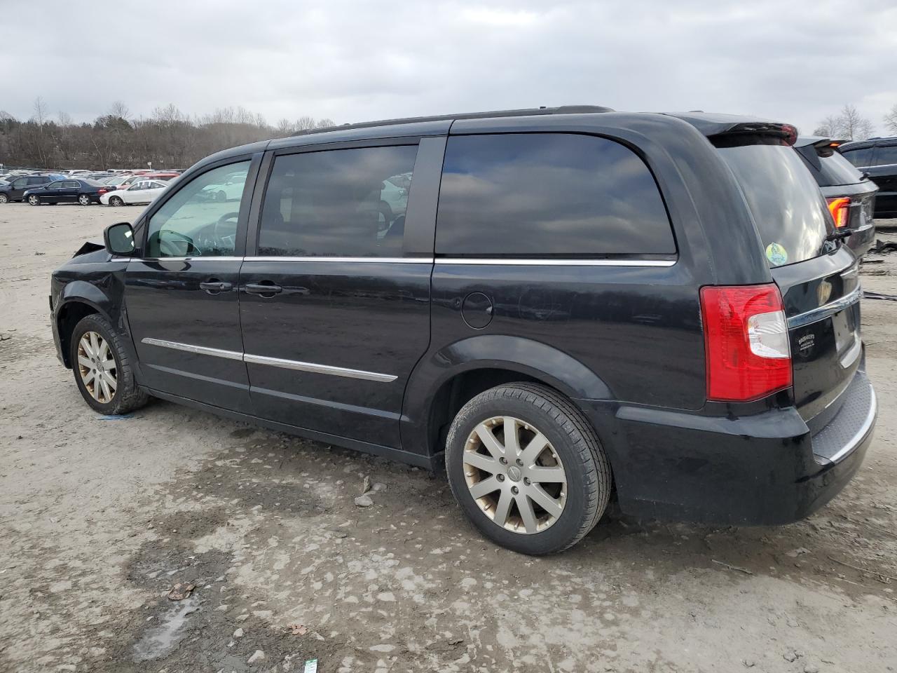 2016 Chrysler Town & Country - Image 2