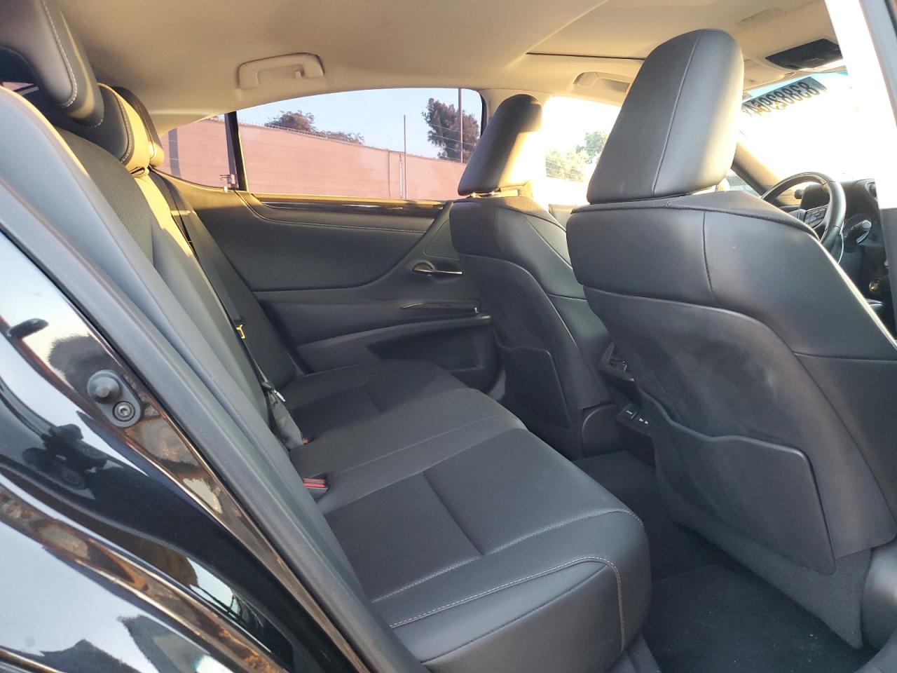 2021 Lexus ES - Image 10