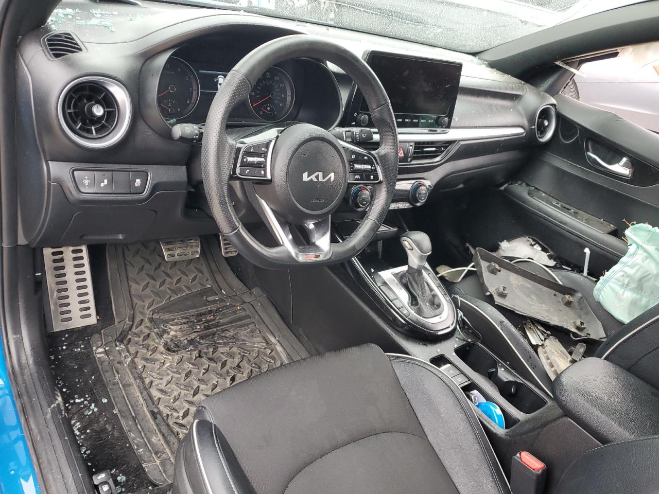 2023 Kia Forte - Image 8