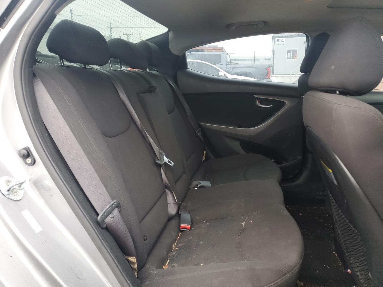 2016 Hyundai Elantra - Image 10