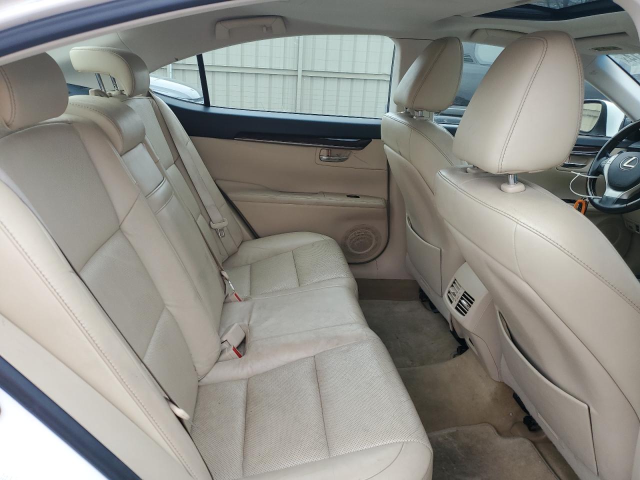 2013 Lexus ES - Image 10