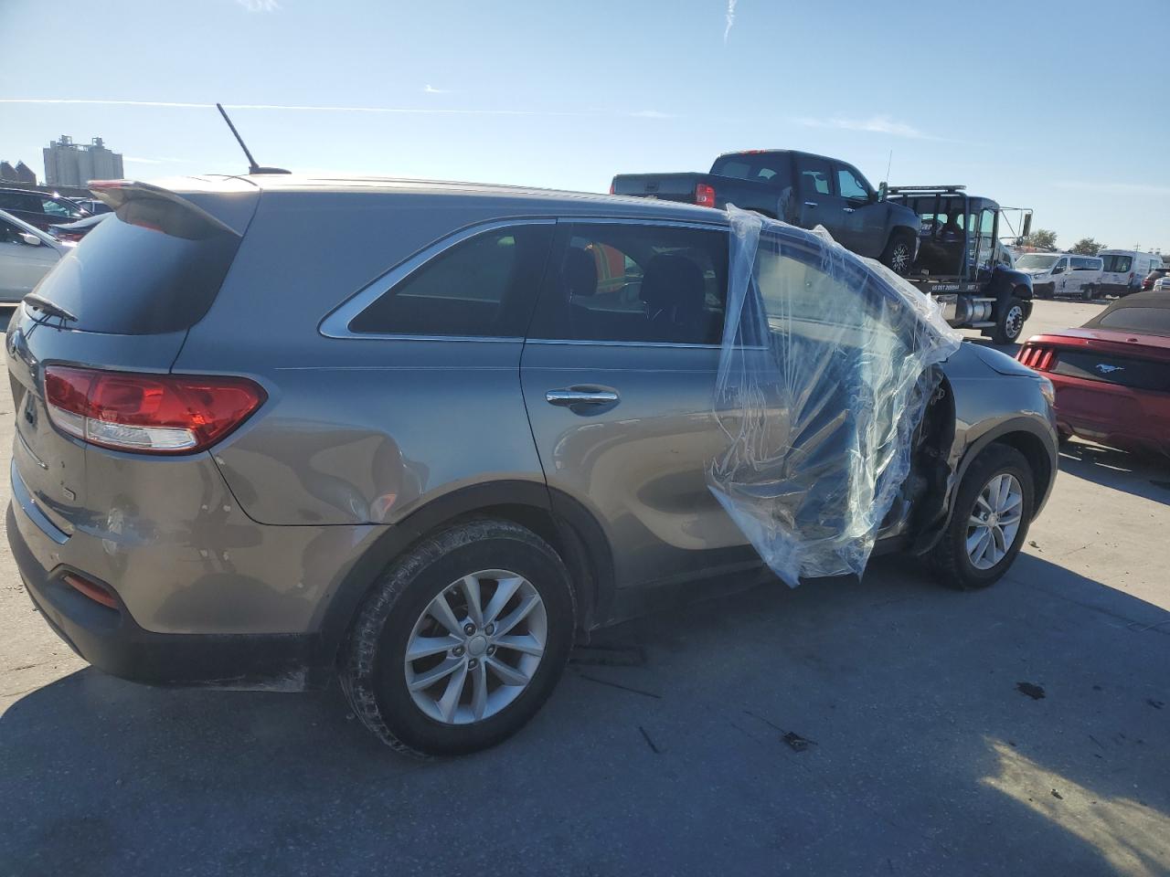 VIN 5XYPG4A3XHG303092 2017 KIA SORENTO no.3