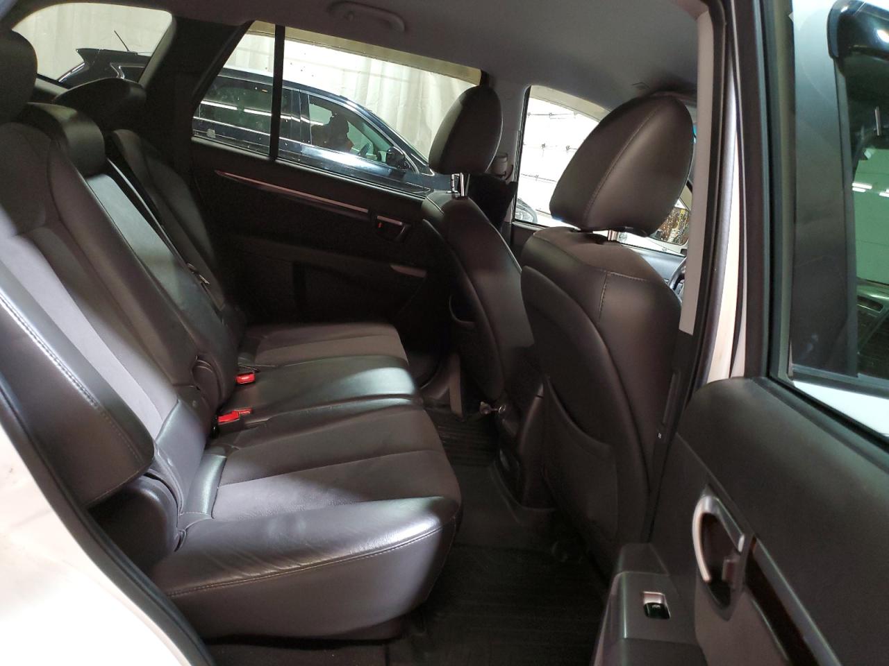 2011 Hyundai Santa Fe - Image 11