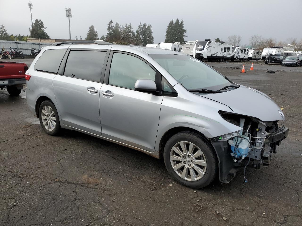 2015 Toyota Sienna - Image 4