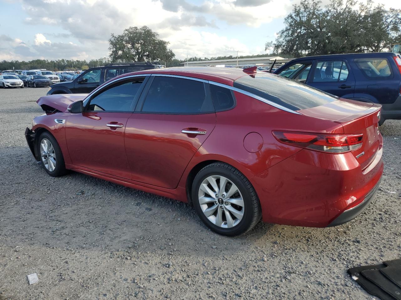 5XXGT4L32JG200865 2018 KIA OPTIMA - Image 2