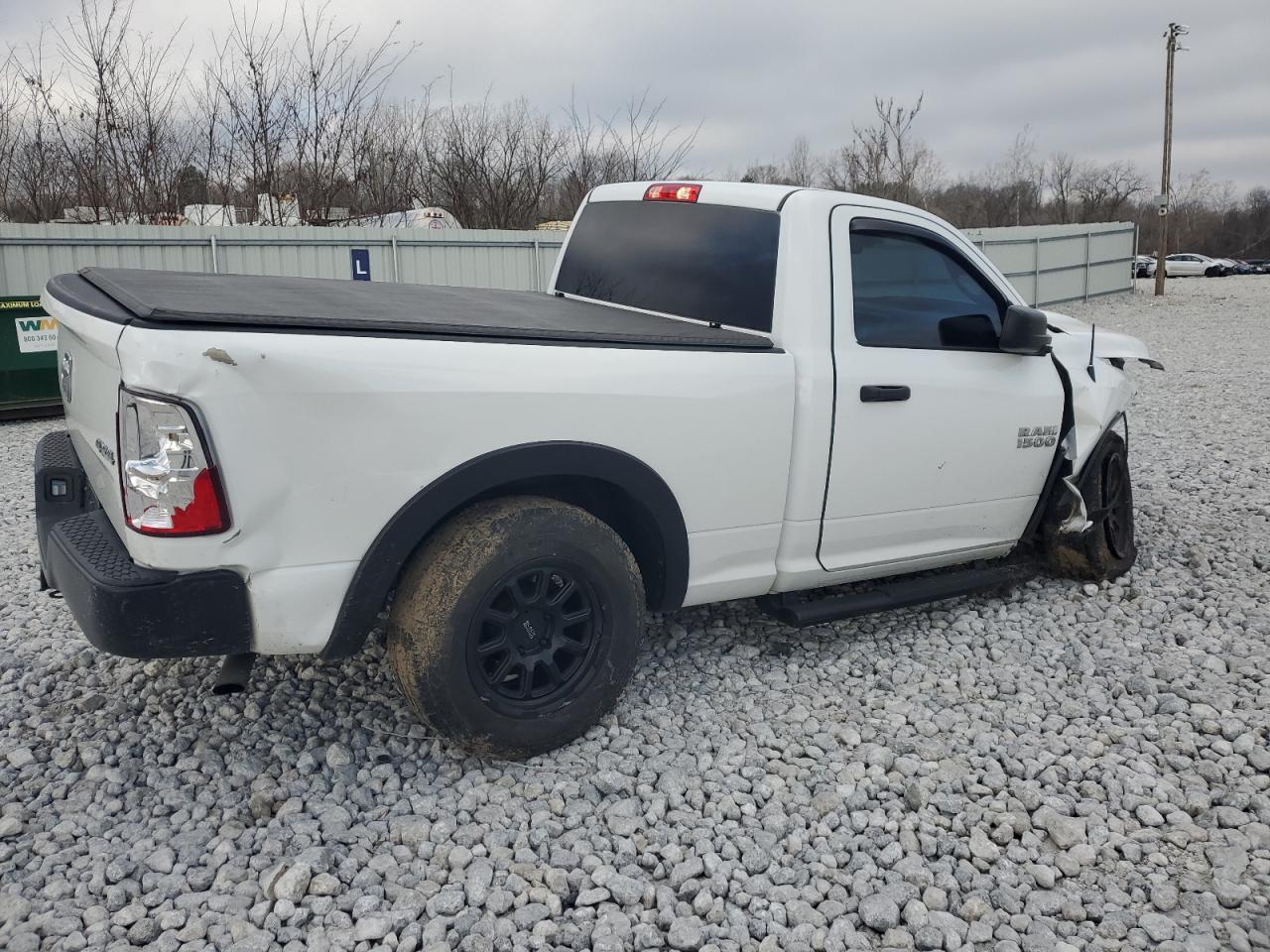 VIN 3C6JR7AG6JG196075 2018 RAM 1500 no.3