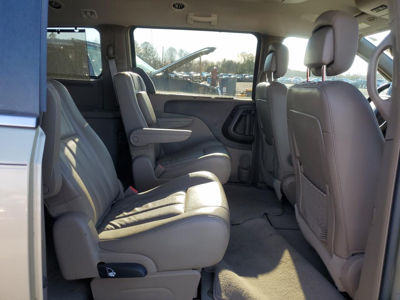 2011 Chrysler Town & Country Touring L VIN: 2A4RR8DG2BR613761 Lot: 86790634