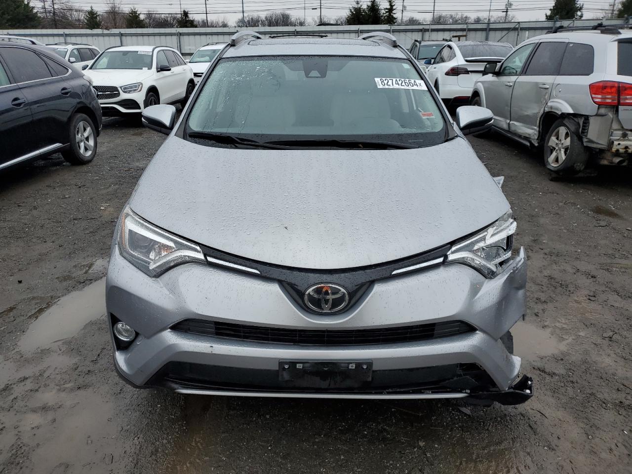 2018 Toyota RAV 4 - Image 5