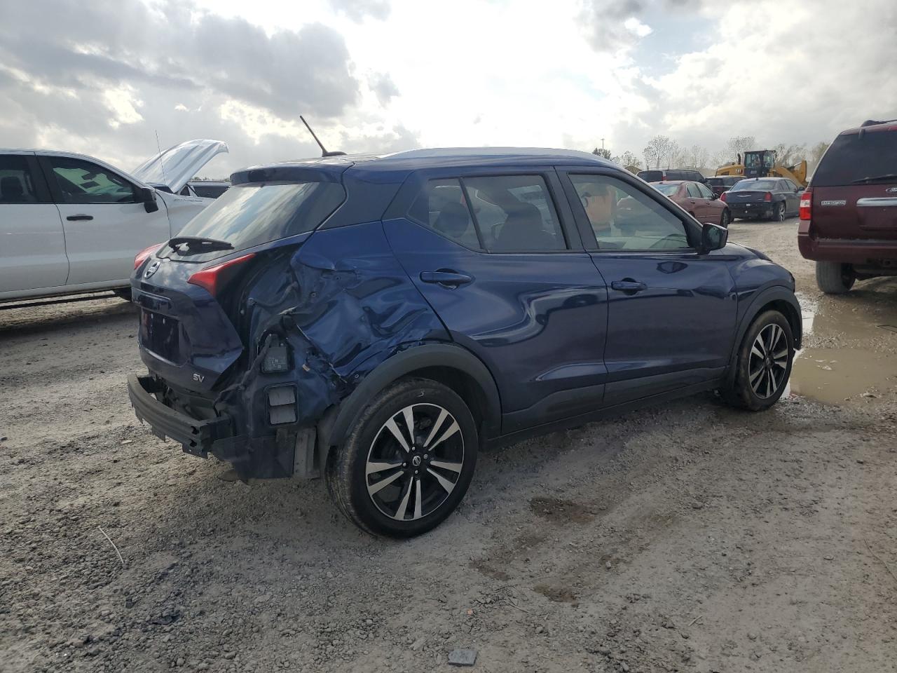 VIN 3N1CP5CU5JL507228 2018 NISSAN KICKS no.3