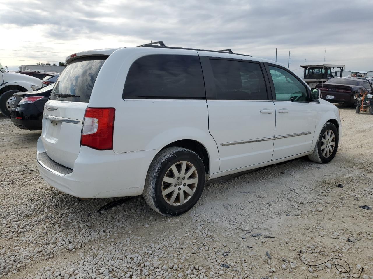 2014 Chrysler Town & Country - Image 3