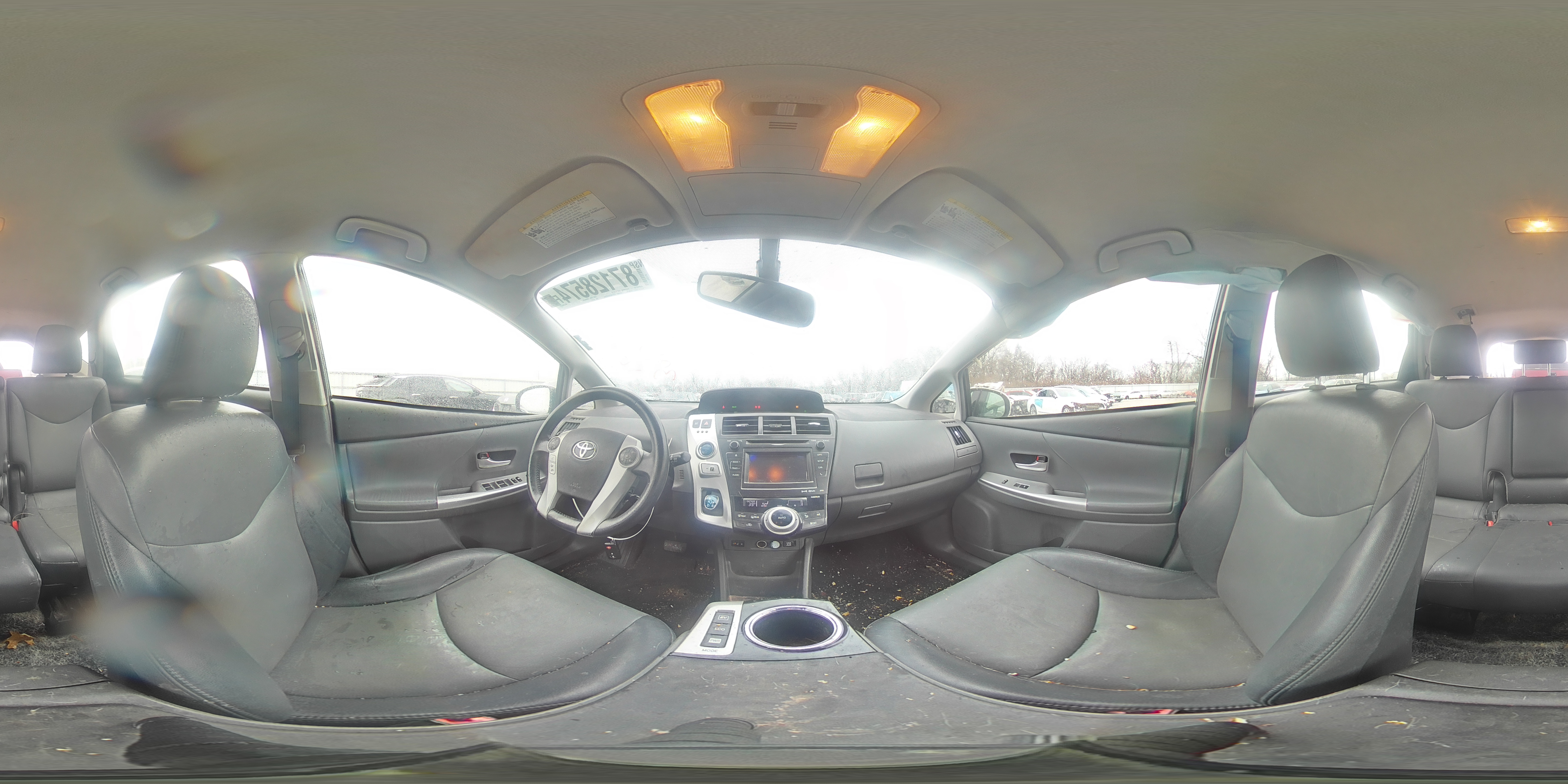 2014 Toyota Prius - Image 13