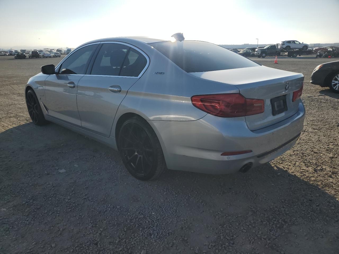 VIN WBAJA9C5XJB250698 2018 BMW 5 SERIES no.2