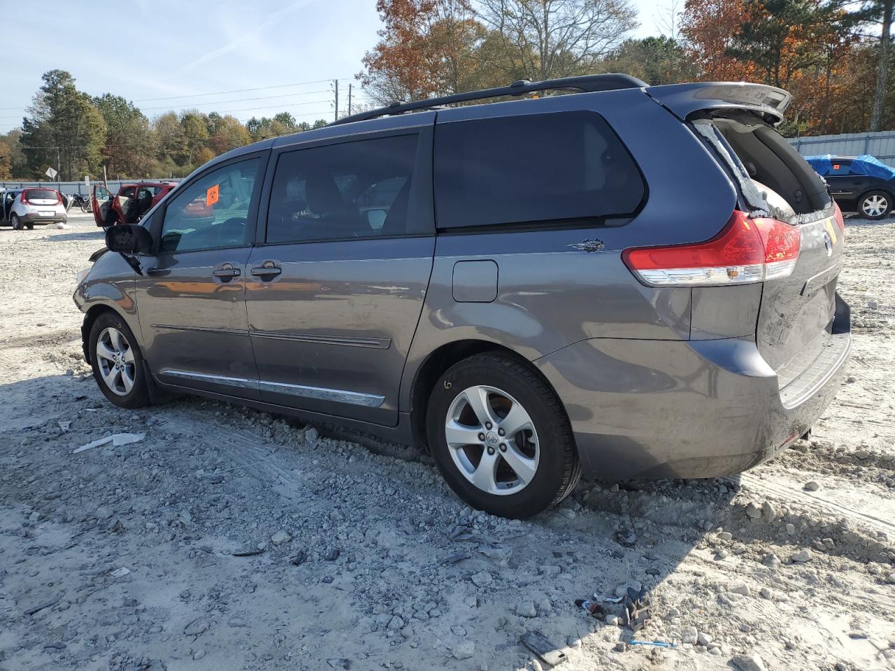 2013 Toyota Sienna - Image 2
