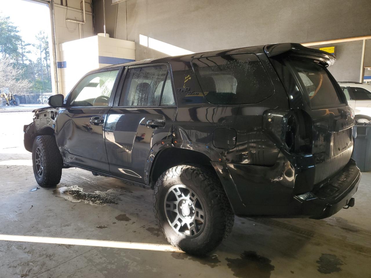 VIN JTEBU5JR1J5528279 2018 TOYOTA 4RUNNER no.2