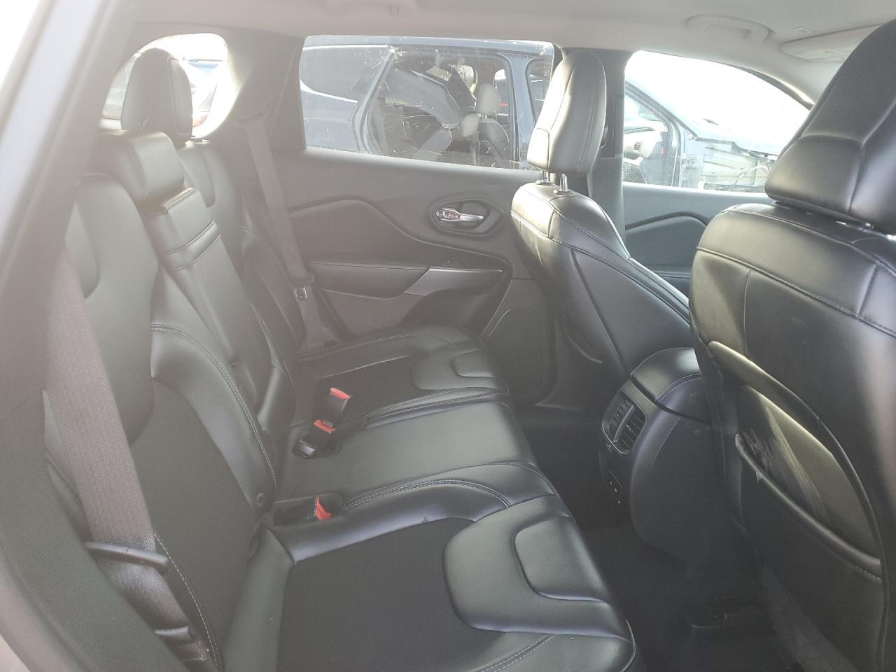 2019 Jeep Grand Cherokee - Image 11