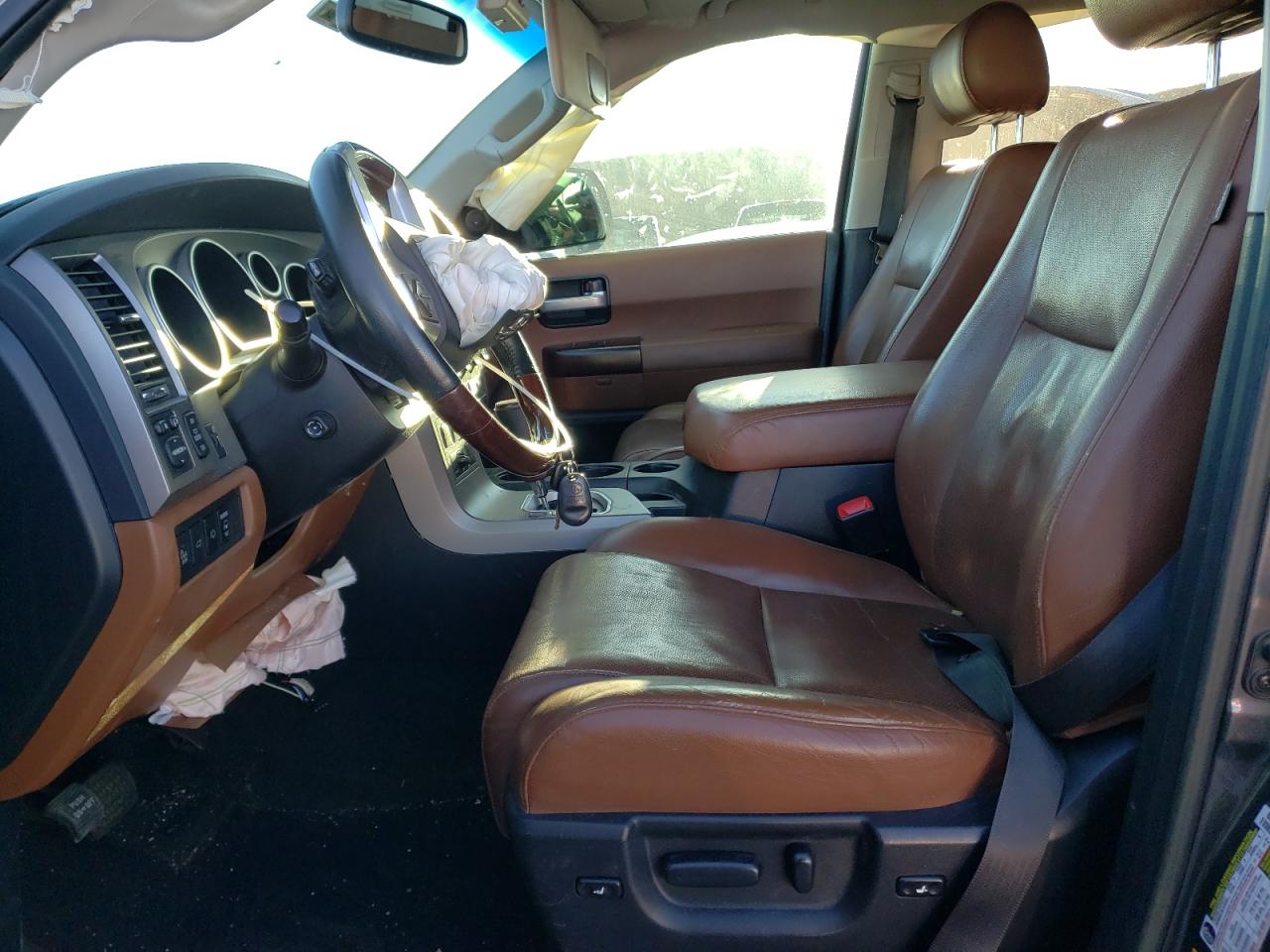 2015 Toyota Sequoia - Image 7