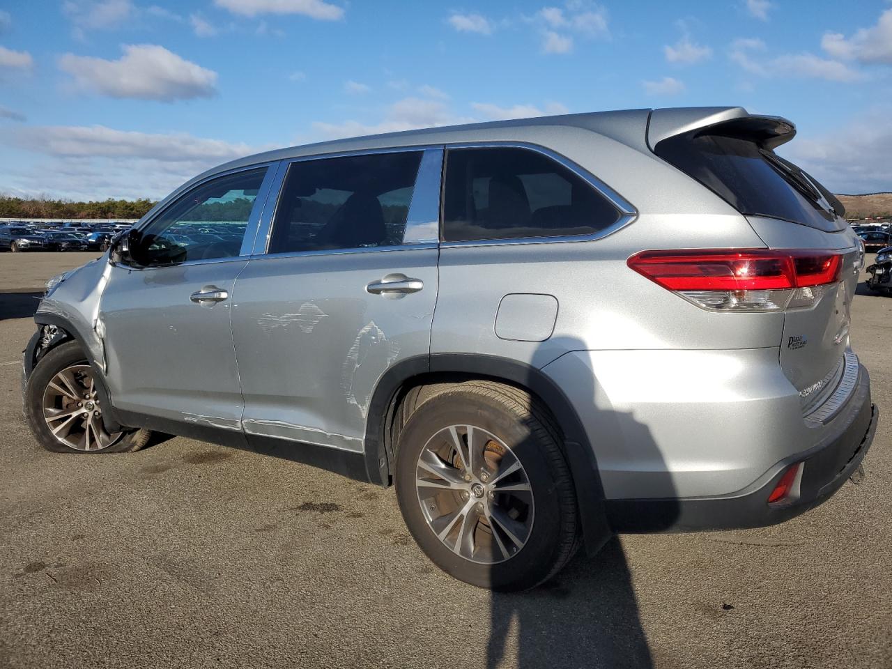 5TDBZRFH2KS739936 2019 TOYOTA HIGHLANDER - Image 2