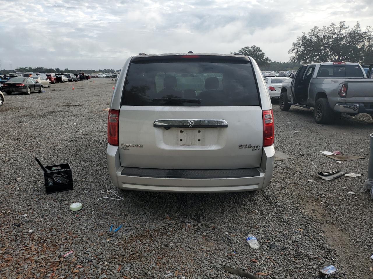 2010 Dodge Caravan - Image 6