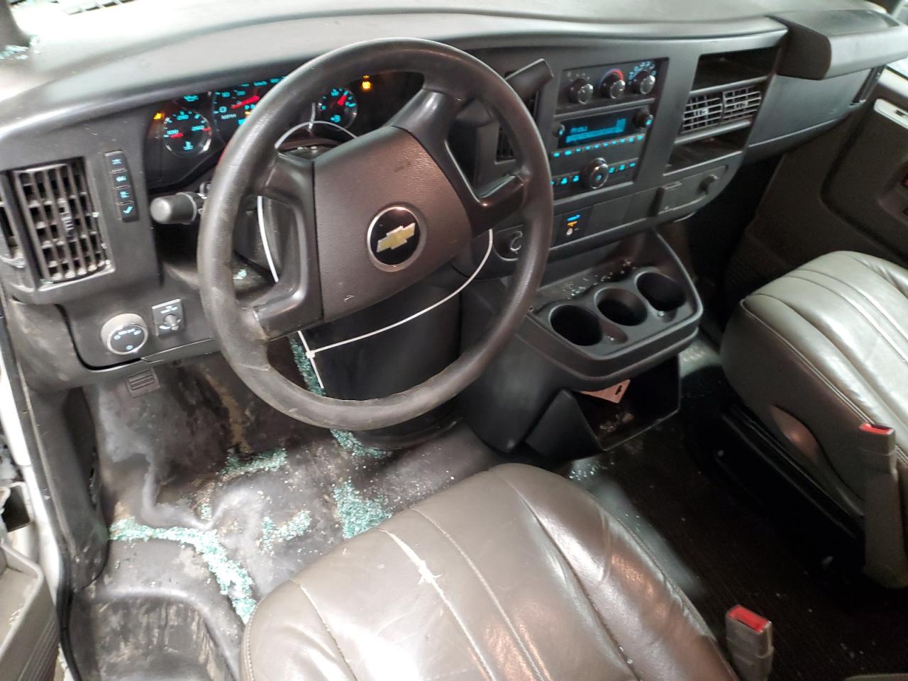 2015 Chevrolet Express - Image 8