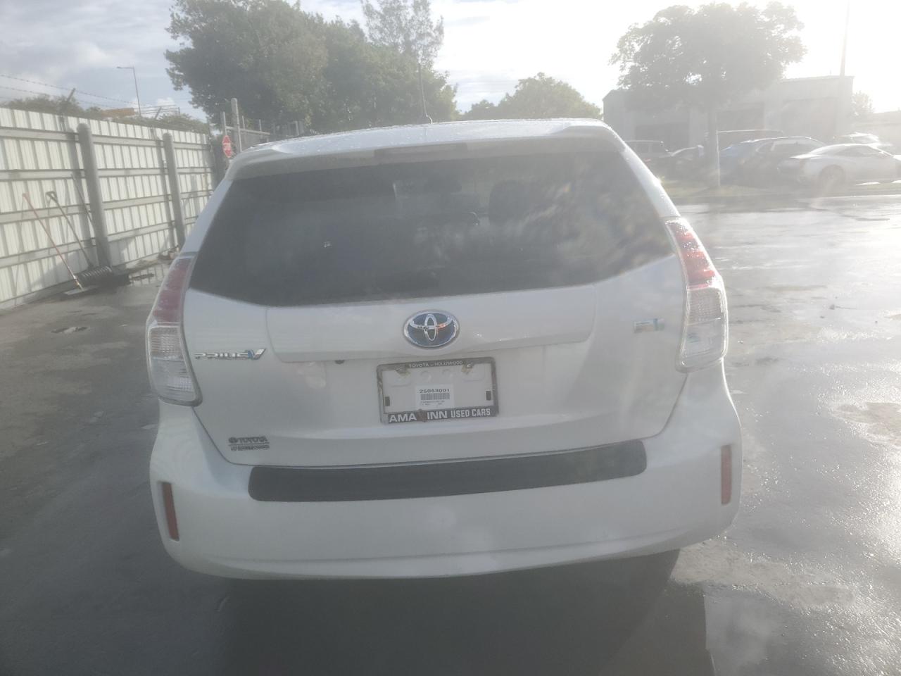 2015 Toyota Prius - Image 6