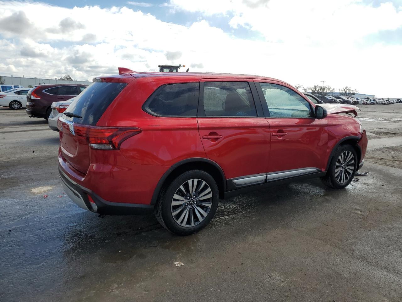 2020 Mitsubishi Outlander - Image 3