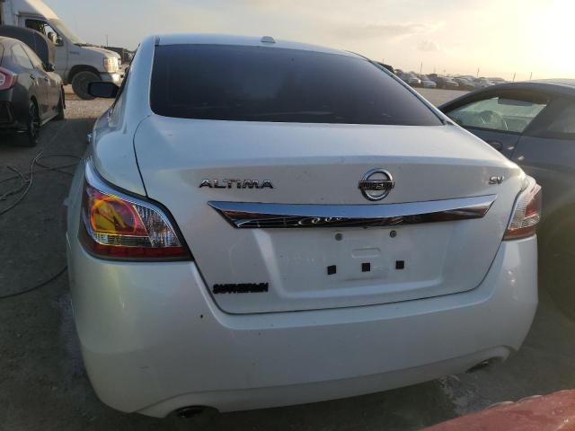 Sedans NISSAN ALTIMA 2015 Srebrny