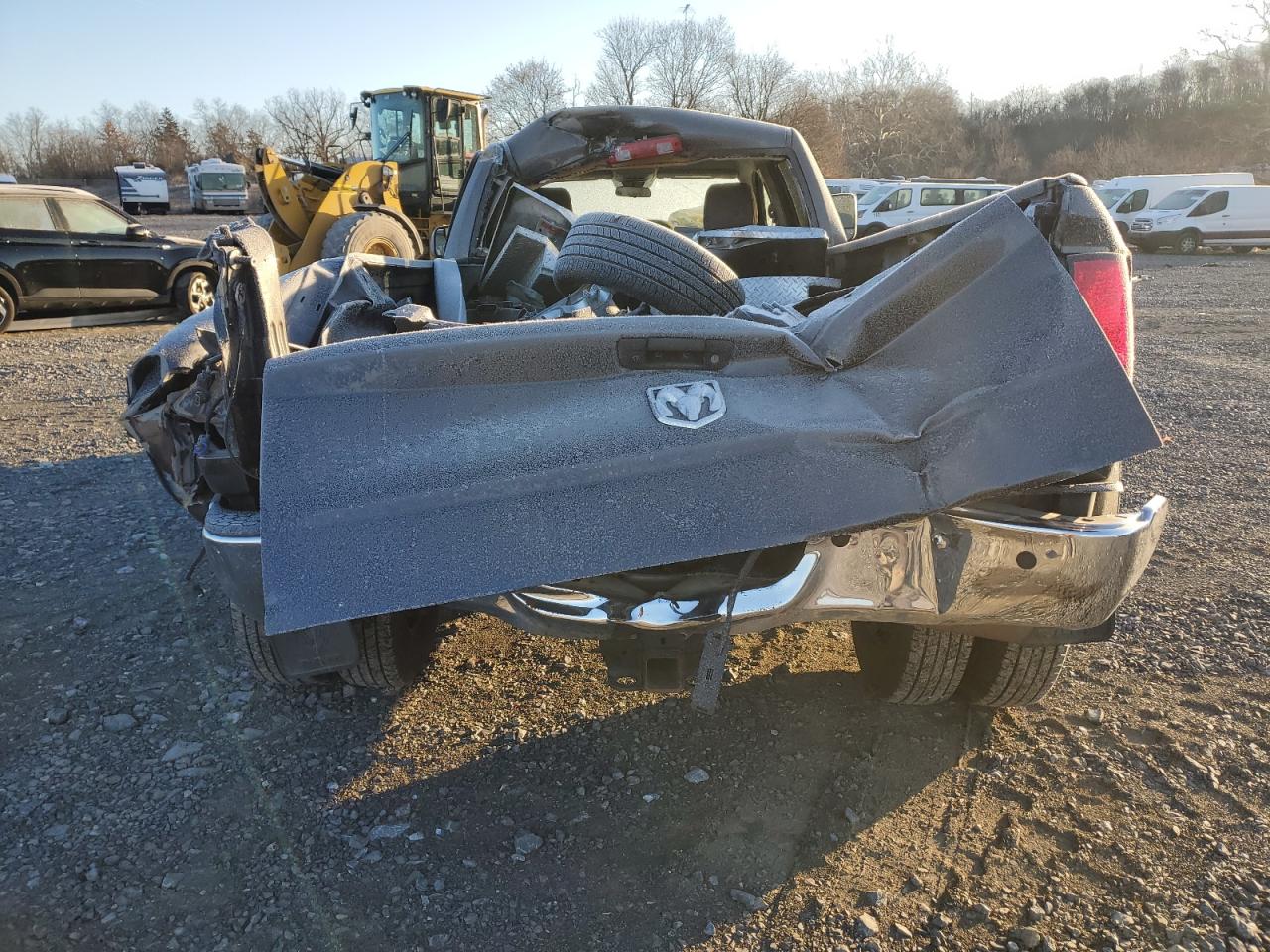 2018 RAM 3500 - Image 6