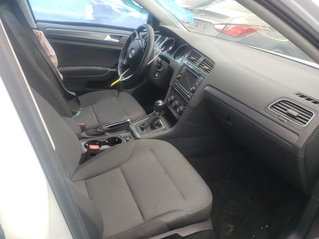 2019 Volkswagen Golf - Image 7