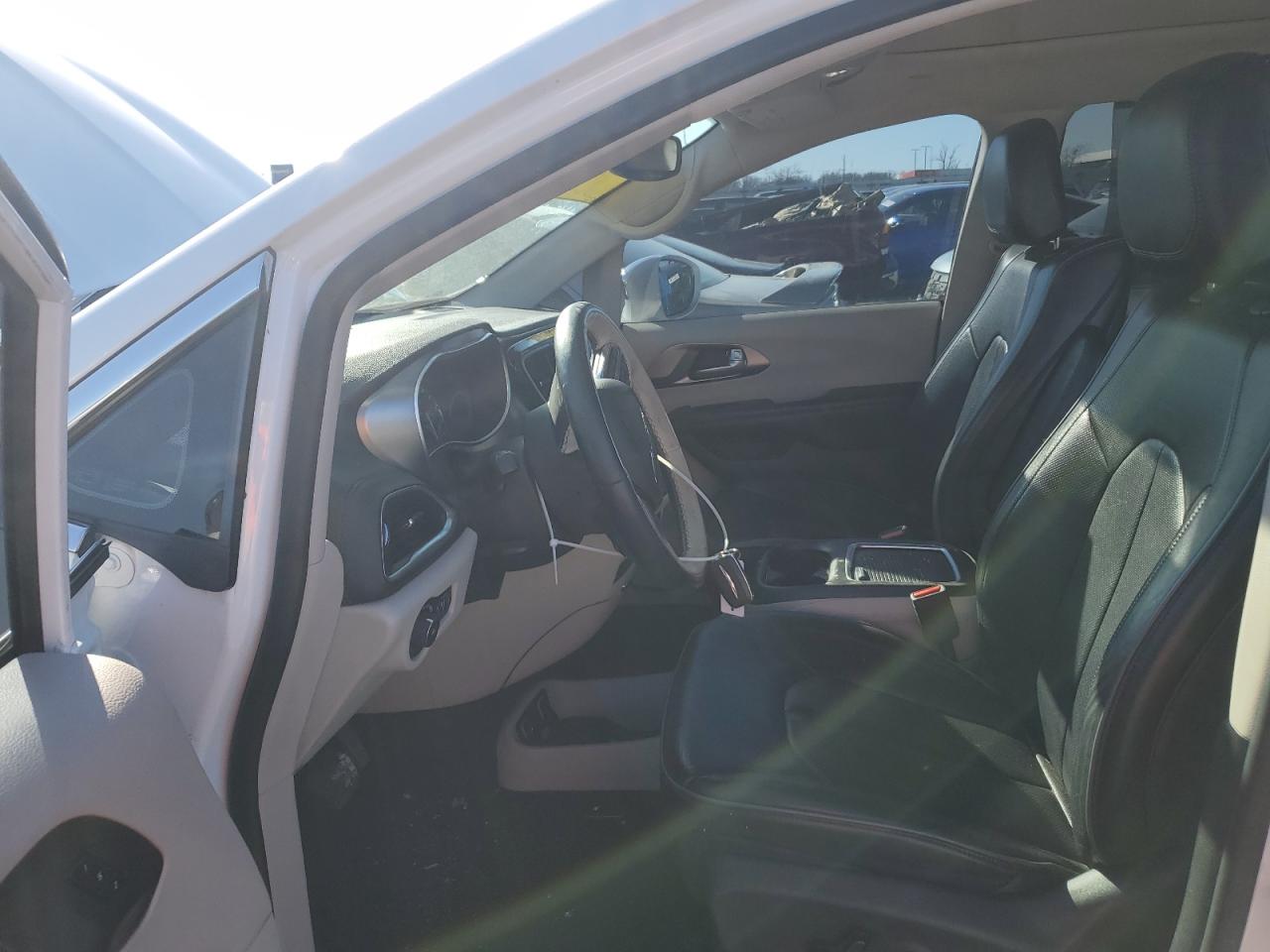 2017 Chrysler Pacifica - Image 7
