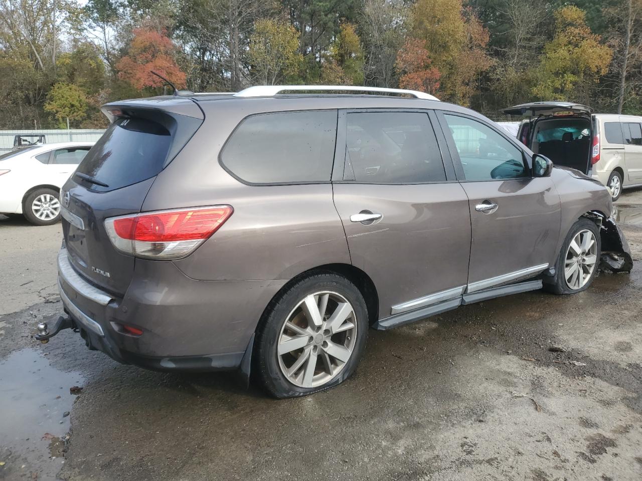 2015 Nissan Pathfinder - Image 3